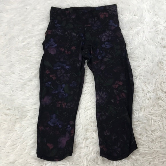 🔥$SALE$🔥 Lululemon Train Times Crop (17")Frozen Flourish - Picture 1 of 6